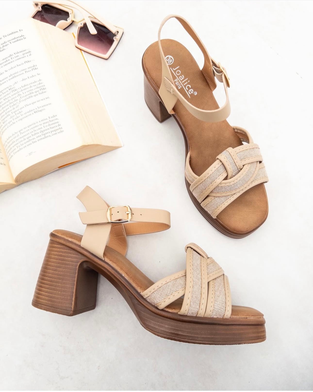 Sandalia tacón cruzada