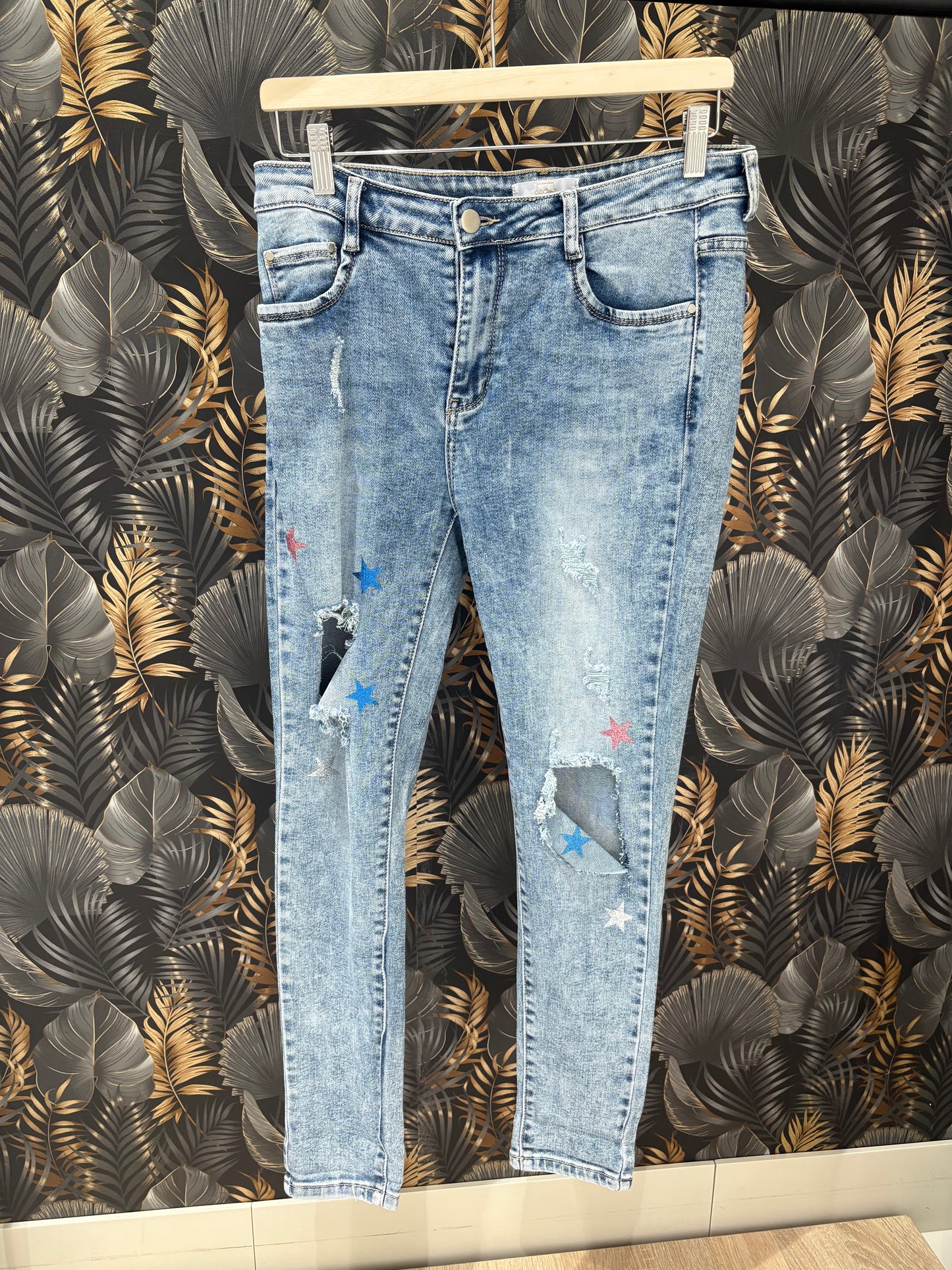 Pantalón vaquero roto estrellas