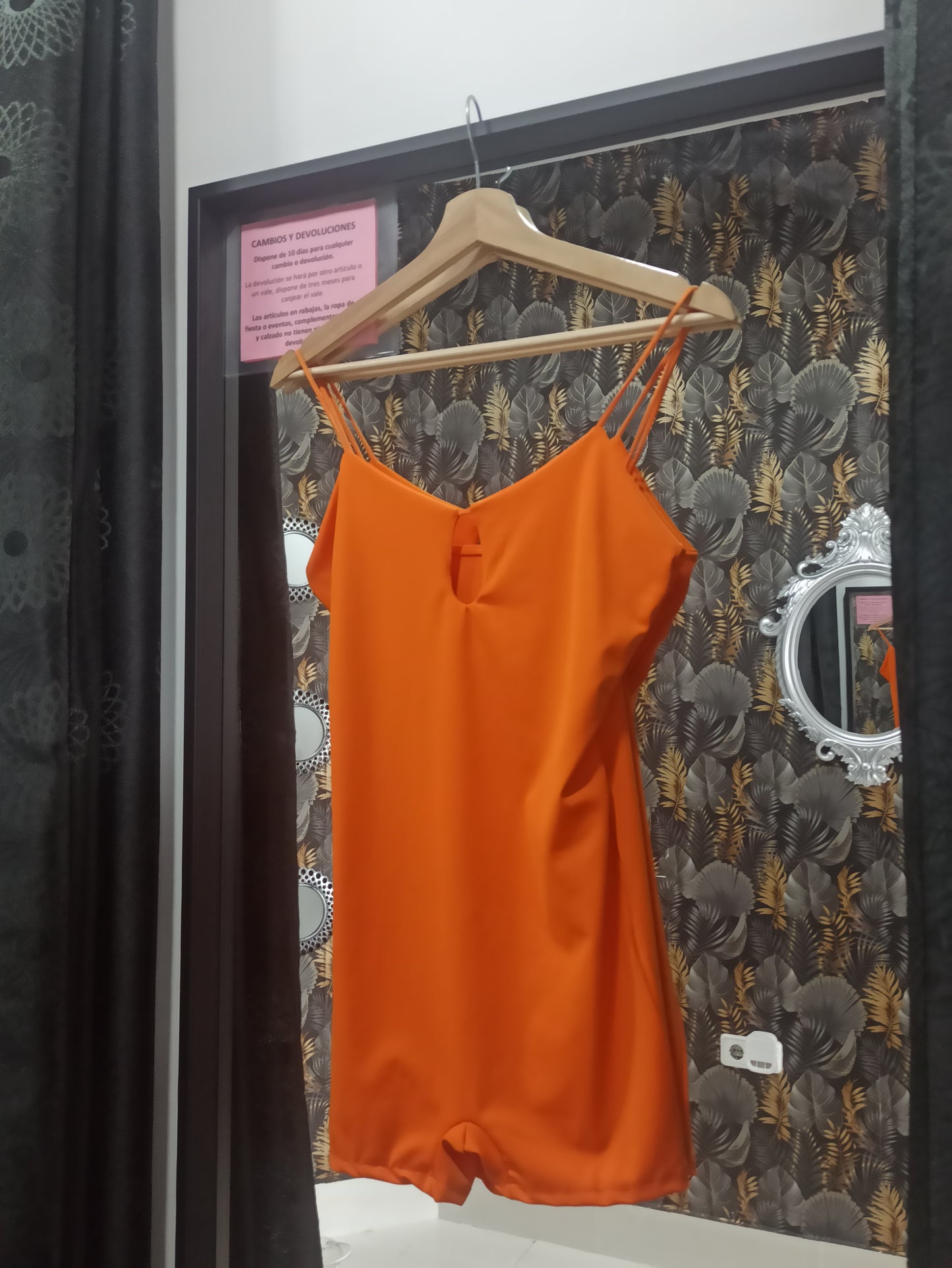 Mono deportivo naranja