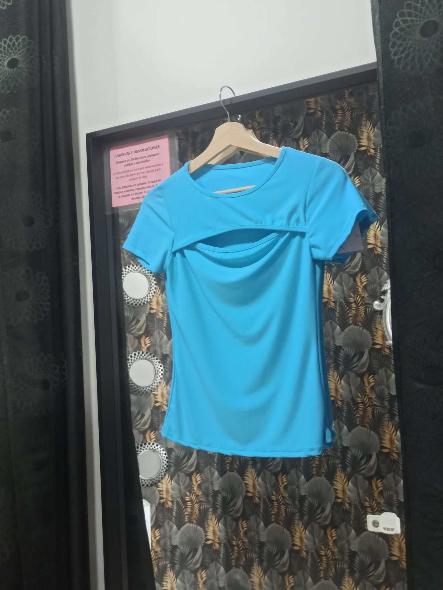 Camiseta azul deportiva