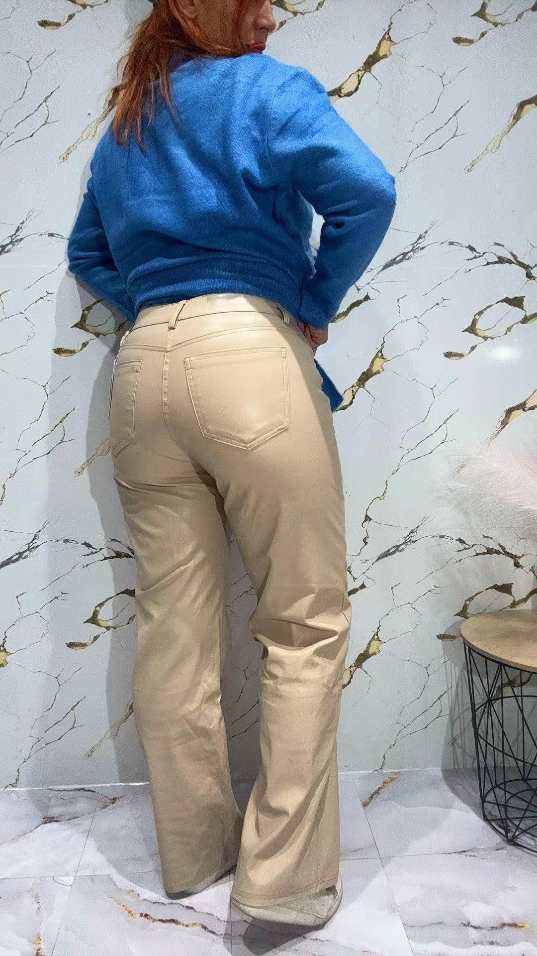 Pantalón polipiel beige