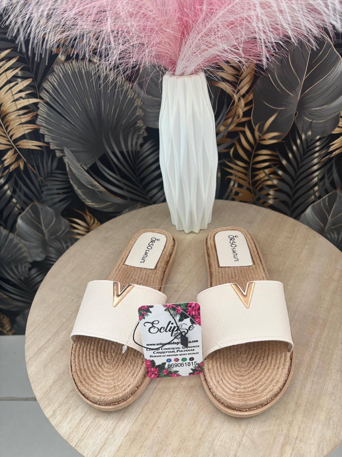 Chancla V beige