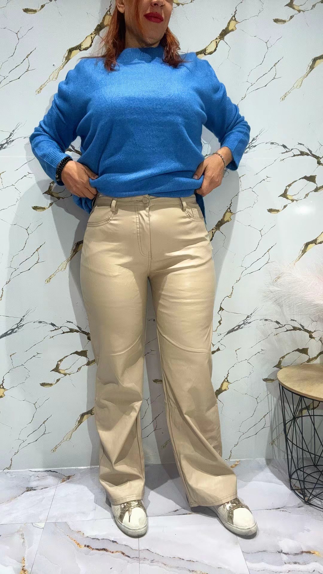 Pantalón polipiel beige