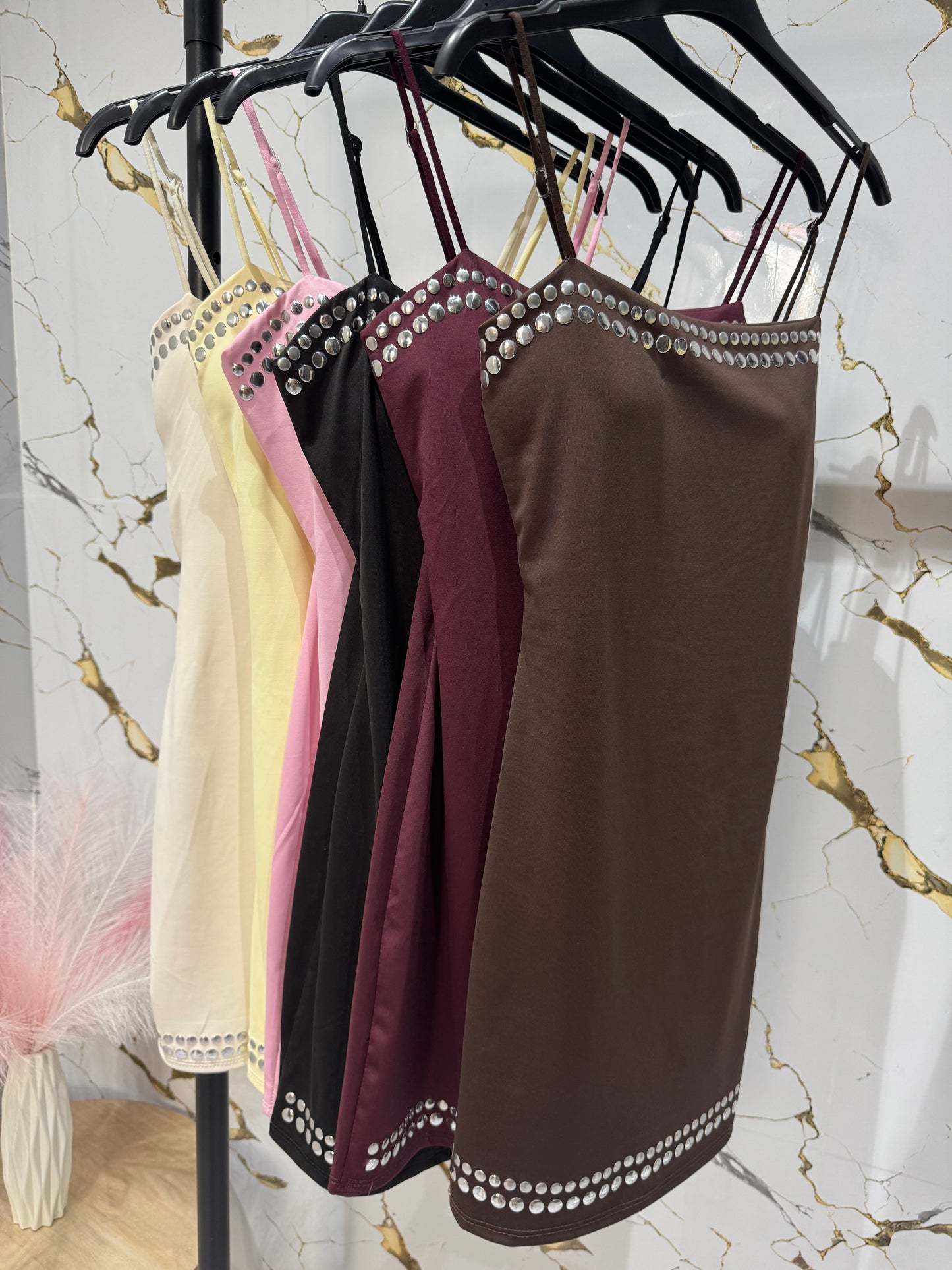 Vestido tachuelas