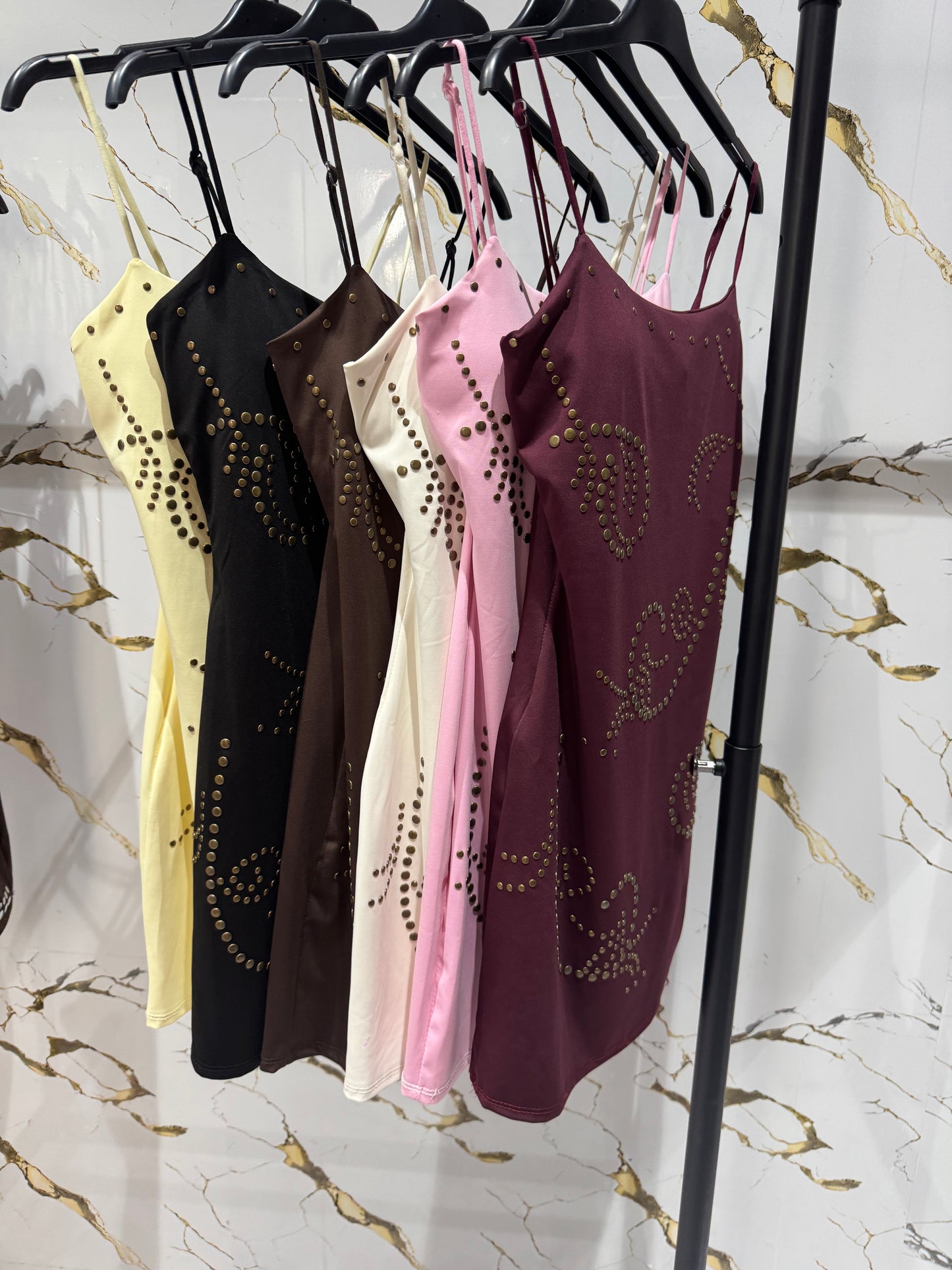 Vestido tachuelas