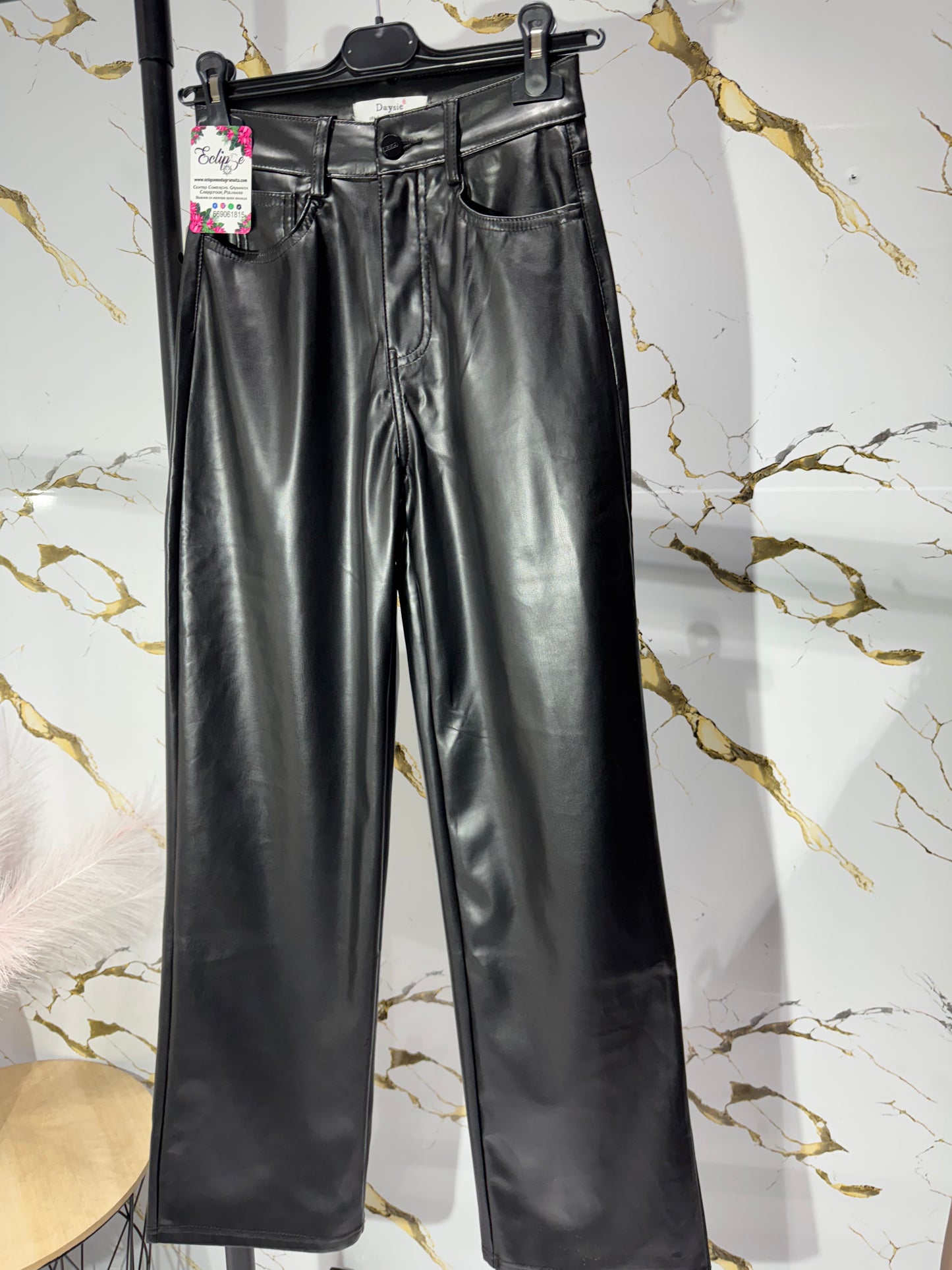 Pantalón polipiel negro ￼