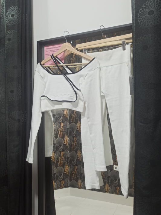 Conjunto blanco deportivo