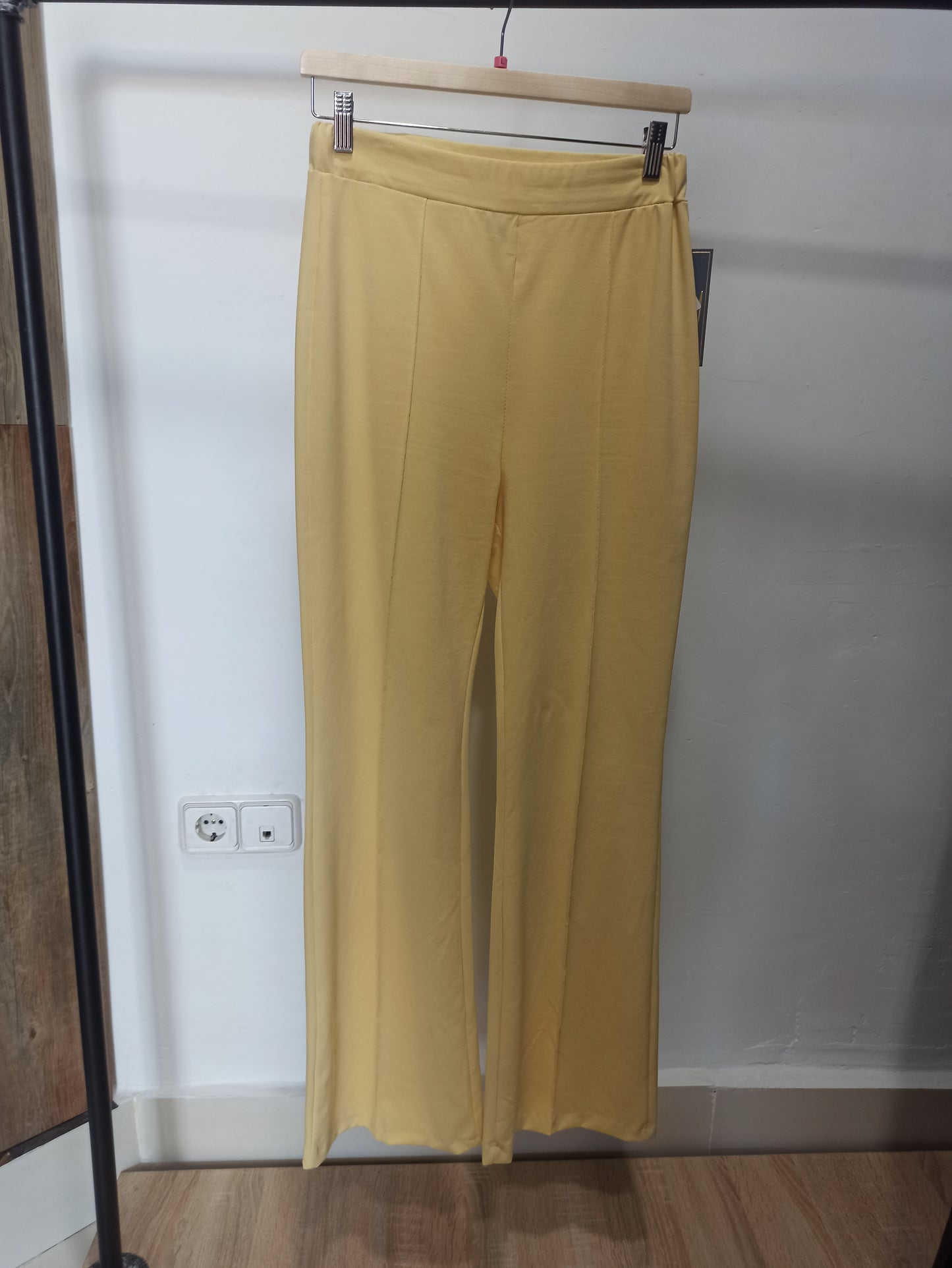 Pantalón amarillo