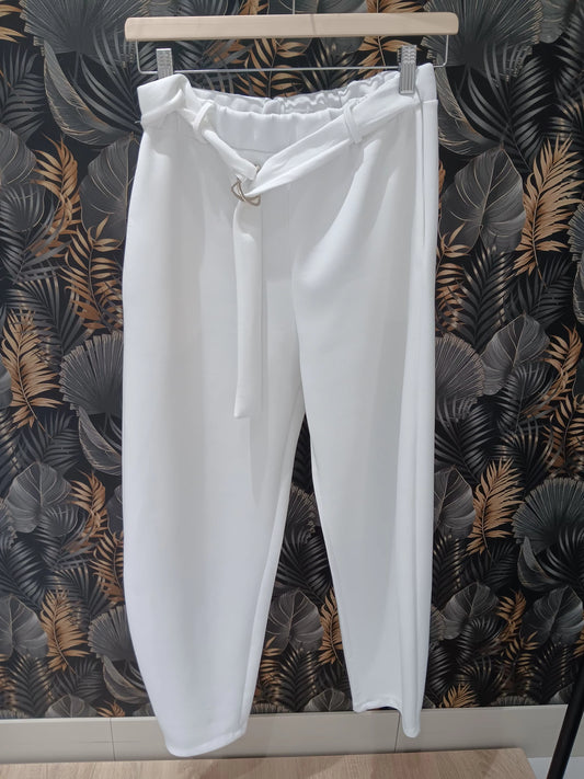 Pantalón con cinturón
