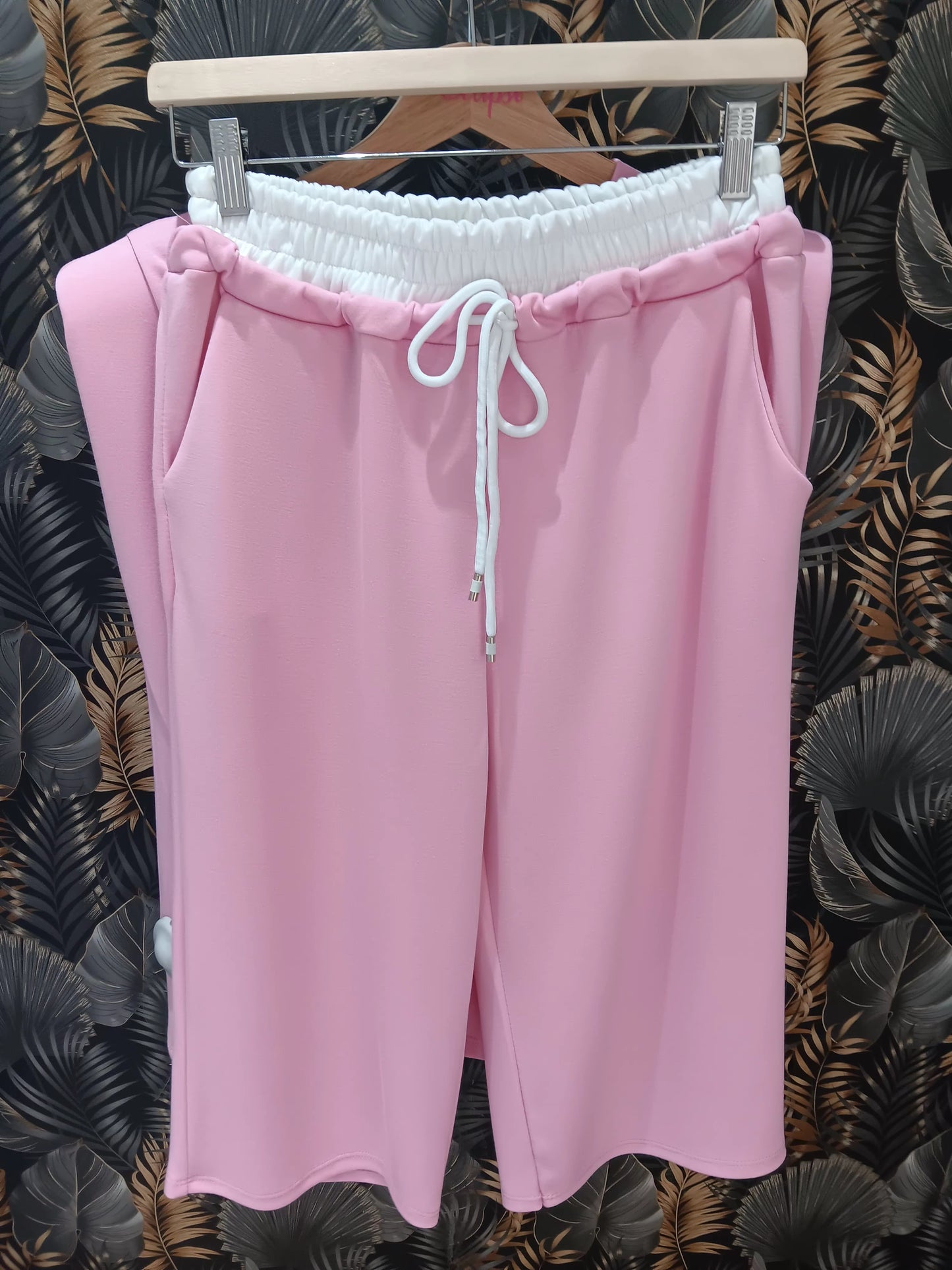 Conjunto deportivo rosa