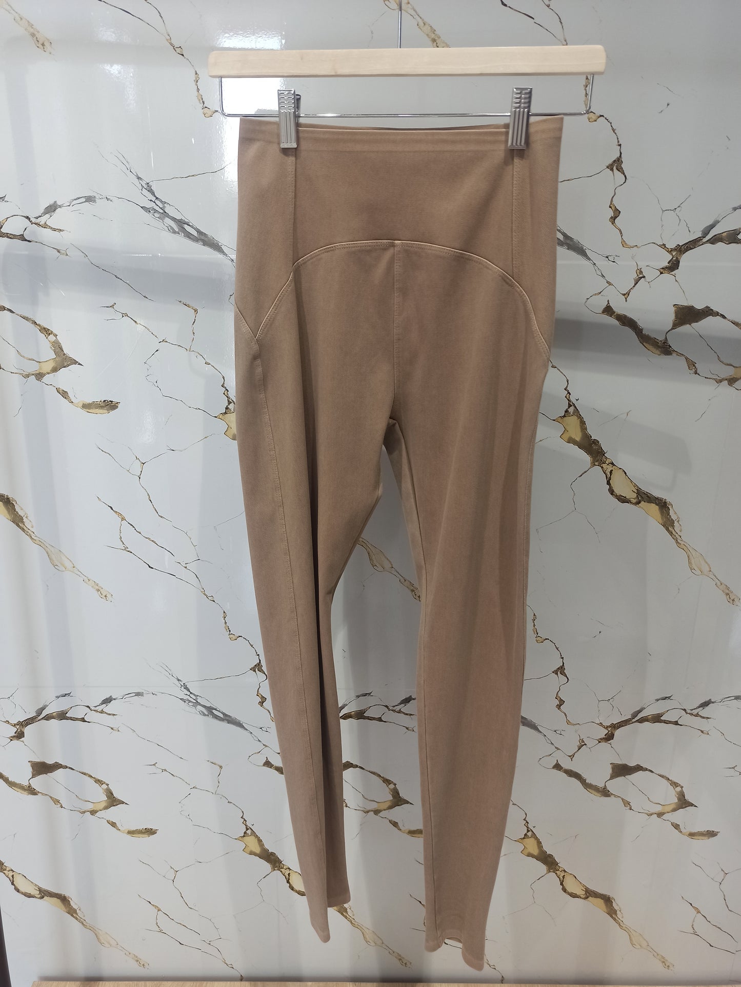 Pantalón vaquero beige